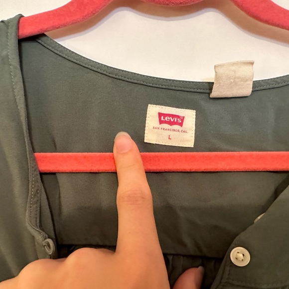 olive levis shirt - Picture 3 of 4